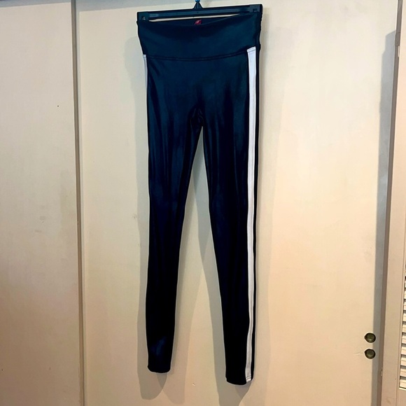 Spanx size XS / tp faux leather with white stripe leggings - Picture 1 of 11